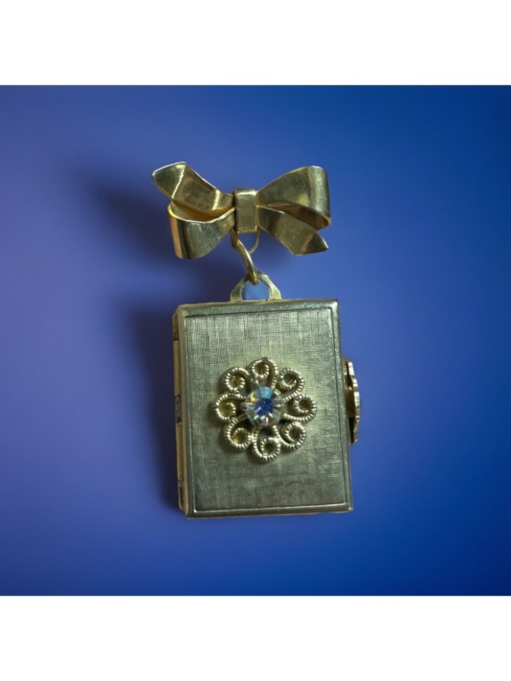 Vintage Coro Pegasus 4 Photo Book Locket Pin Gold-Tone Bow Brooch Signed